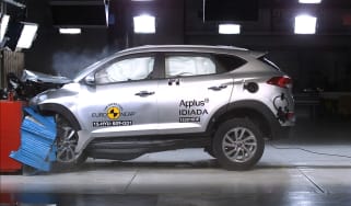 Hyundai Tucson crash
