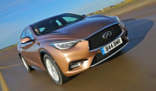 Infiniti Q30 1.6 DCT - front