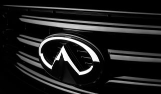 Infiniti QX70 Ultimate - badge