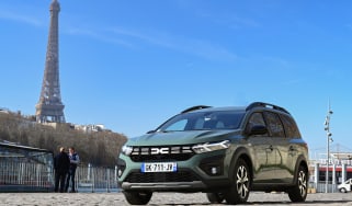 Dacia Jogger road-trip - Opposite Eiffel Tower