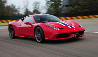 Infiniti Q30 2015 front