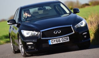 Infiniti Q50 S 2017 - front cornering