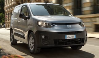 Fiat E-Doblo - front tracking