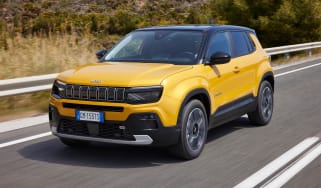 Jeep Avenger - front tracking