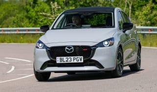 Mazda 2 - front tracking