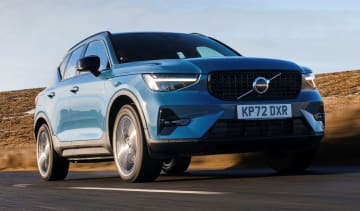 Volvo XC40 B3 MHEV - front